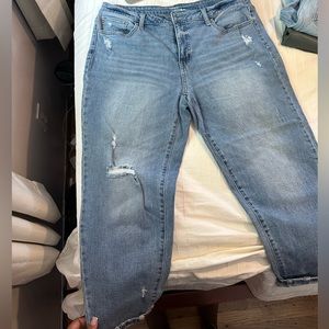 True time comfy fit ripped mom jeans!
